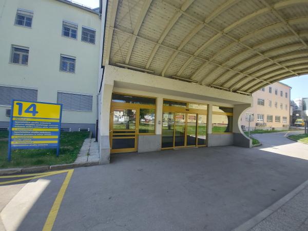 Vhod na Otroški oddelek, vhod št. 14