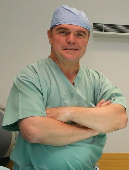 Operater na robotskem sistemu:  asist. mag. Igor Černi, dr. med., specialist splošne kirurgije