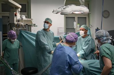 Prva robotsko asistirana operacija pri ginekološki pacientki