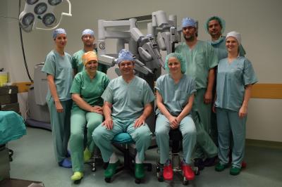 Minilo je 10 let od prve robotsko asistirane operacije v Celju in v Sloveniji